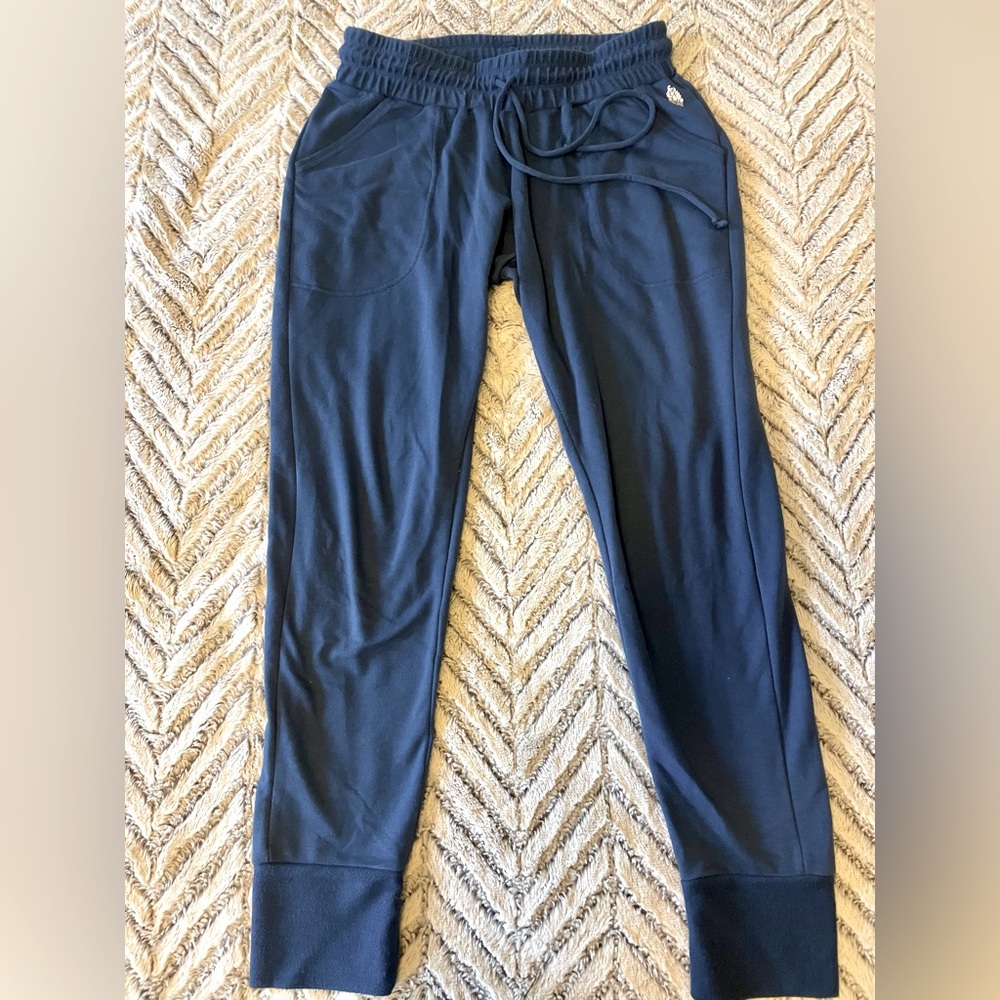 Free People Movement women’s medium navy blue joggers